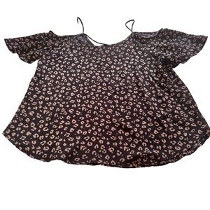 Kaileigh Women’s Leopard Print Cold Shoulder Crepe Top Sz XL